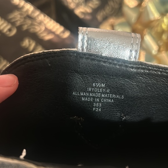 Silver metallic cowboy boots- brand new 6.5 mid rise - Picture 2 of 3